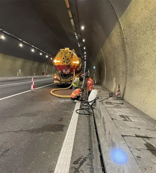 惠来隧道排水渠清淤